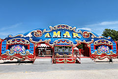 Bordeaux caravane caisse du Cirque Amar sur la Place des Quinconces | Photo Bernard Tocheport