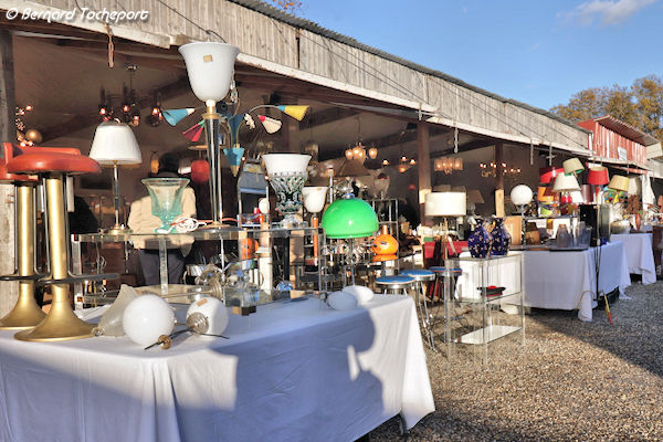 Bordeaux stands de la foire à la brocante place des Quinconces | Photo Bernard Tocheport