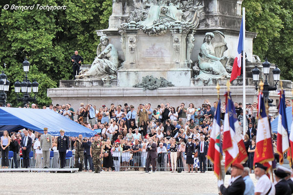 Bordeaux défilé militaire du 14 juillet place des Quinconces | Photo Bernard Tocheport