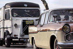 Traversée de Bordeaux en véhicules anciens : Tube Citroën et Chambord