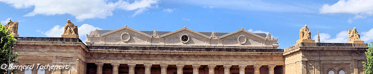 BORDEAUX fronton du Palais de justice avec ses 4 statues | Photo Bernard Tocheport