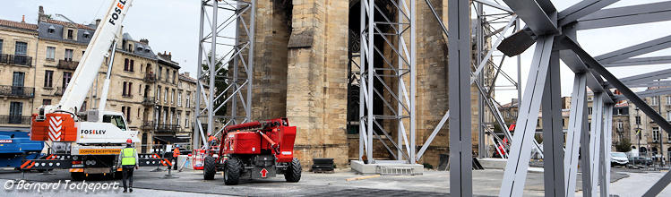 Pose base échafaudage restauration flèche Saint Michel | Photo Bernard Tocheport