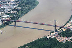 Vue aérienne du pont d'Aquitaine de Bordeaux