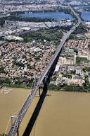 Vue aérienne pont d'Aquitaine et Bordeaux Lac