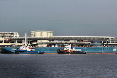 Février 2012 : la barge Louis de SARENS et les remorqueurs | 33-bordeaux.com