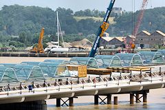 Les verrières en attente sur le tablier rive droite | 33-bordeaux.com