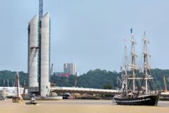 3 mats BELEM au passage du pont Bacalan Bastide | 33-bordeaux.com