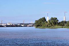 Le pont Bacalan Bastide dans le prolongement du pont d'Aquitaine | 33-bordeaux.com