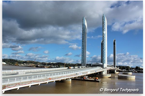 Construction du pont Bacalan Bastide : 33-bordeaux.com