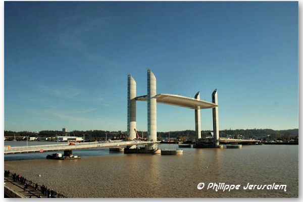 Construction du pont Bacalan Bastide : 33-bordeaux.com