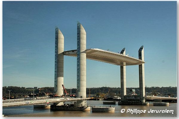 Construction du pont Bacalan Bastide : 33-bordeaux.com