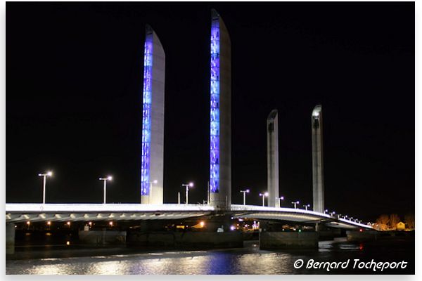 Eclairage du pont Chaban Delmas : 33-bordeaux.com