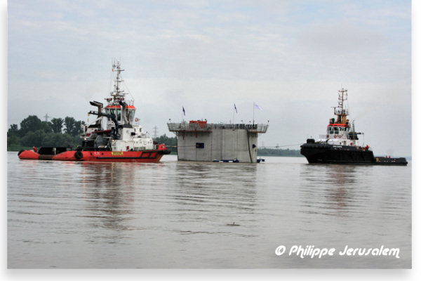 Arrivée du premier îlot de protection sur la Garonne  : 33-bordeaux.com