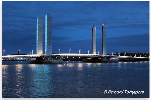 Bordeaux pont levant Chaban Delmas : 33-bordeaux.com