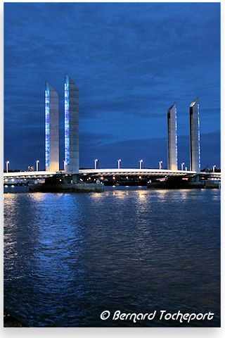 Bordeaux pont levant Chaban Delmas : 33-bordeaux.com