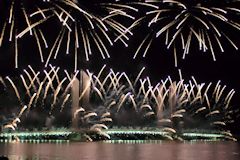 Feu d'artifice inauguration : Groupe F -  photo 33-bordeaux.com