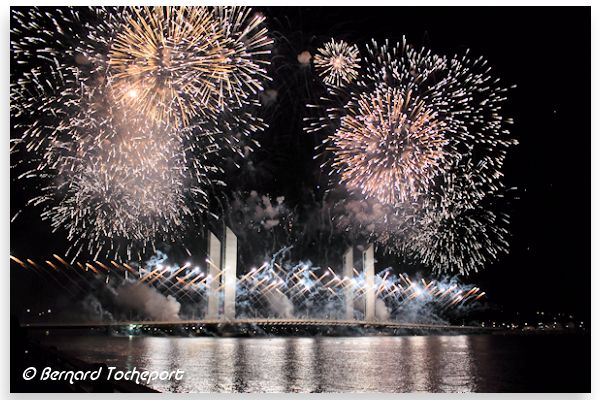 Feu d'artifice inauguration pont Chaban Delmas : 33-bordeaux.com