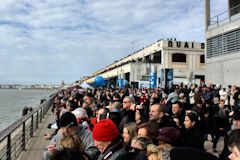 Pont Chaban Delmas : foule pour la parade nautique -  photo 33-bordeaux.com