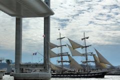 Inauguration pont Chaban Delmas : premier passage du BELEM  -  photo 33-bordeaux.com