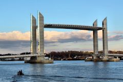 Pont Chaban Delmas en position haute -  photo 33-bordeaux.com