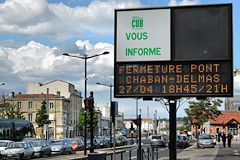 Panneau affichage fermeture du pont Chaban -  photo 33-bordeaux.com