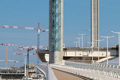 Perspective sur Cap Sciences depuis le pont Chaban Delmas  -  photo 33-bordeaux.com