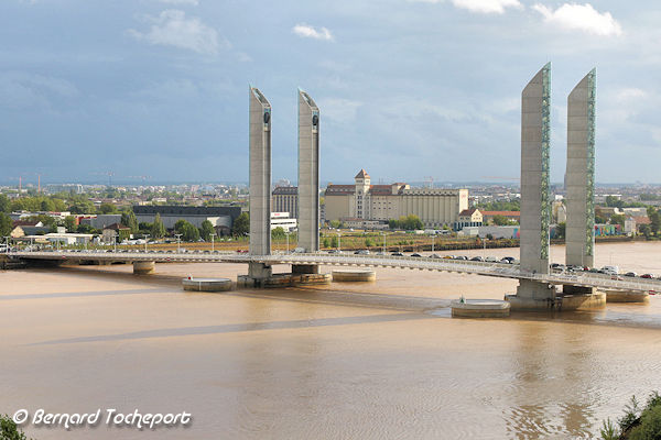 Bordeaux pont Chaban Delmas vu depuis le belvédère de la Cité du Vin | Photo 33-bordeaux.com