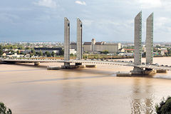 Bordeaux pont Chaban Delmas vu depuis le belvédère de la Cité du Vin | Photo 33-bordeaux.com