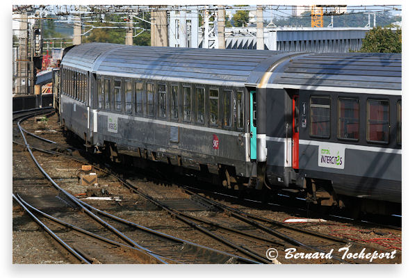 Bordeaux train Intercites entrant sur la passerelle Eiffel | Photo Bernard Tocheport