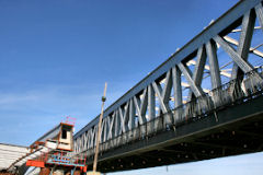 Bordeaux el pont Garonne en construction devant la passerelle Eiffel | Photo Bernard Tocheport