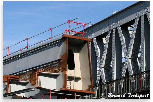 Bordeaux construction du pont ferroviaire et  passerelle Gustave Eiffel | Photo Bernard Tocheport