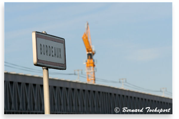 Entrée de Bordeaux et passerelle Gustave Eiffel | Photo Bernard Tocheport