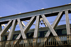 Bordeaux train Intercités dans la passerelle Gustave Eiffel | Photo Bernard Tocheport