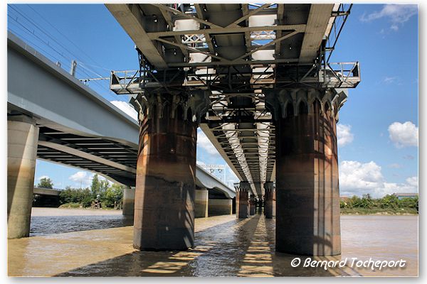 Bordeaux passerelle Eiffel et pont Garonne vue de dessous | Photo Bernard Tocheport