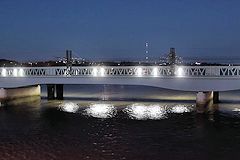 Bordeaux nouveau pont ferroviaire et passerelle Eiffel éclairée | Photo Bernard Tocheport