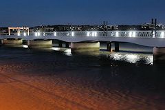 Bordeaux éclairage de l'ancienne passerelle Eiffel | Photo Bernard Tocheport