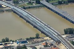 Bordeaux photo aérienne de l'ancien et du nouveau pont ferroviaire | Photo Bernard Tocheport