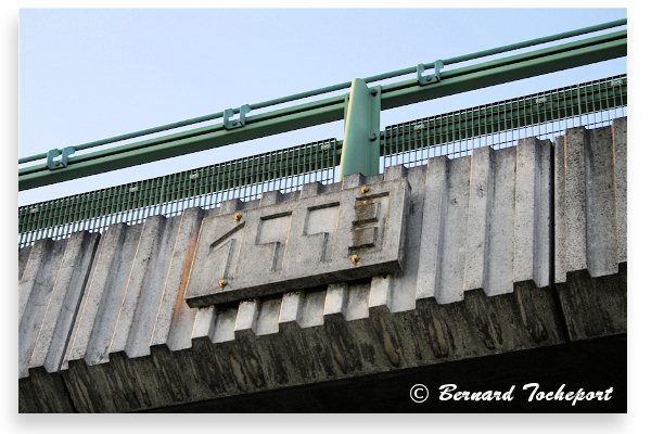 Bordeaux plaque 1993 sur le pont François Mitterrand | Photo Bernard Tocheport