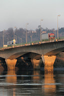 Bordeaux poids lourds empruntant le pont François Mitterrand | Photo 33-bordeaux.com