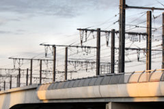 Bordeaux habillage et structures électriques du pont Garonne | Photo Bernard Tocheport