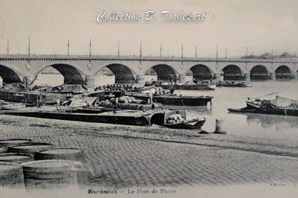Carte postale ancienne bateaux et pont de pierre | Collection Bernard Tocheport