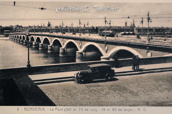 Carte postale ancienne du pont de pierre | Collection Bernard Tocheport