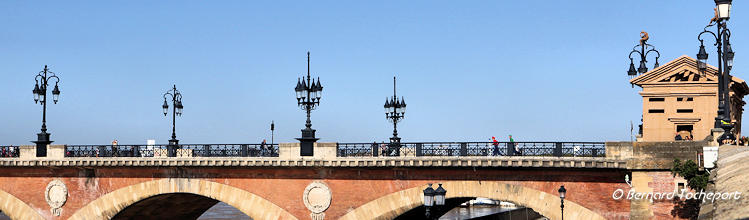 2022 Un octroi reconstitué du pont de pierre | Photo Bernard Tocheport