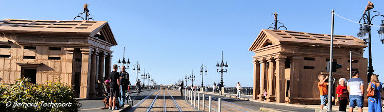 2022 FAB reconstitution éphémère de 2 octrois du pont de pierre | Photo Bernard Tocheport