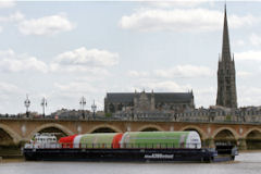 Bordeaux passage barge Airbus A380 sous le pont de pierre | Photo Bernard Tocheport