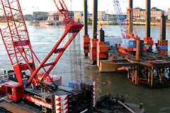 Bordeaux plateforme technique sur la Garonne au pont de pierre | Photo Bernard Tocheport