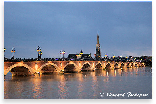 Bordeaux Garonne, pont de pierre et Saint Michel | Photo Bernard Tocheport