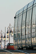 Bordeaux tramway circulant sur le pont de pierre | Photo Bernard Tocheport
