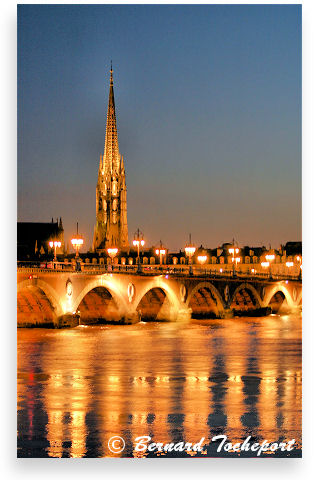 Bordeaux flèche Saint Michel et pont de pierre | Photo Bernard Tocheport