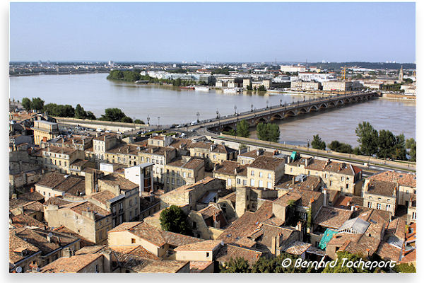 Bordeaux vue de la ville et du pont de pierre | Photo Bernard Tocheport